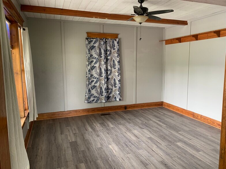 Building Photo - 256 E 5th St