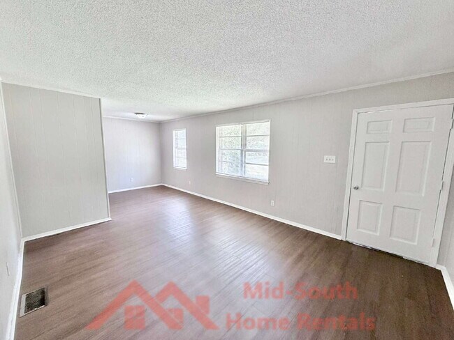 Building Photo - 3682 Suzanne Dr