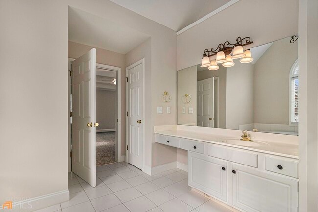 Building Photo - 592 Kenion Forest Way