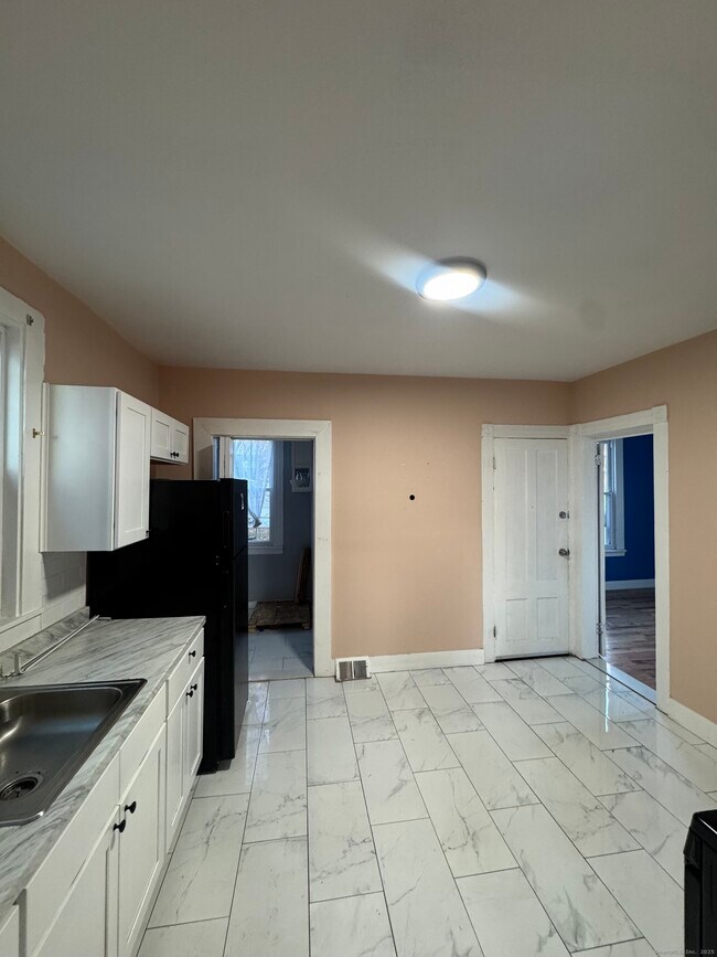 Building Photo - 199 English St