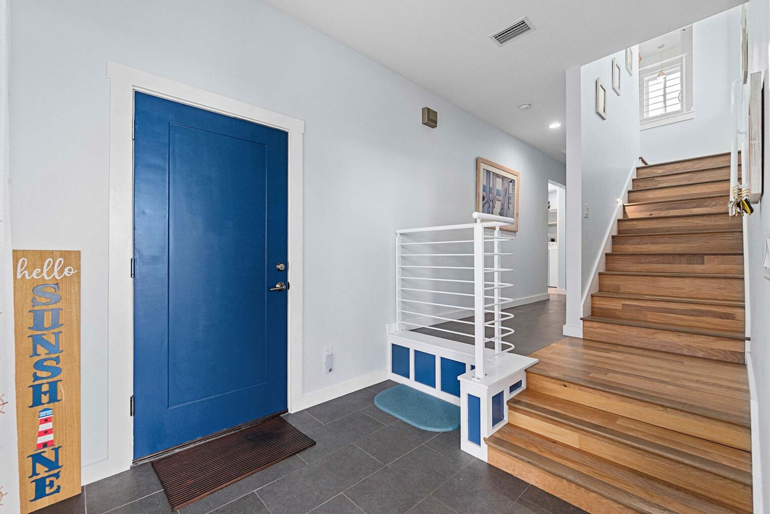 Building Photo - 11 Comares Ave S