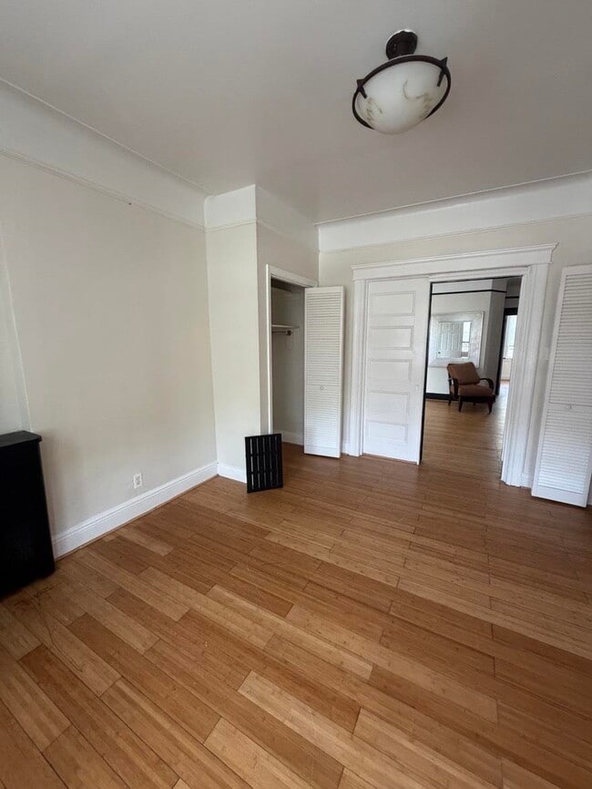 Building Photo - 425 75th St