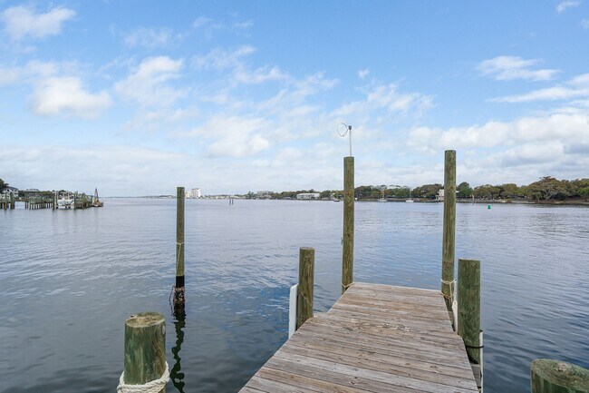 Building Photo - 334 Bluefish Dr