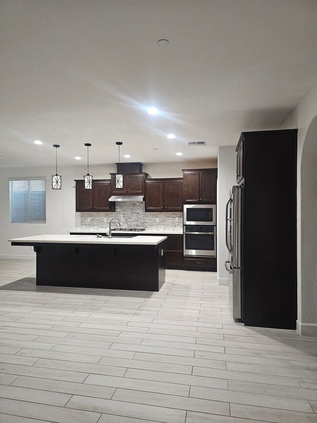 Building Photo - Beautiful Home in Gated Community