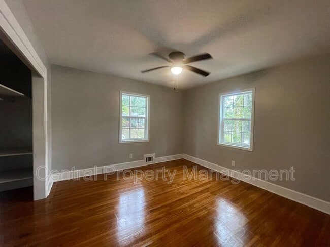 Building Photo - 522 Pennwood Dr