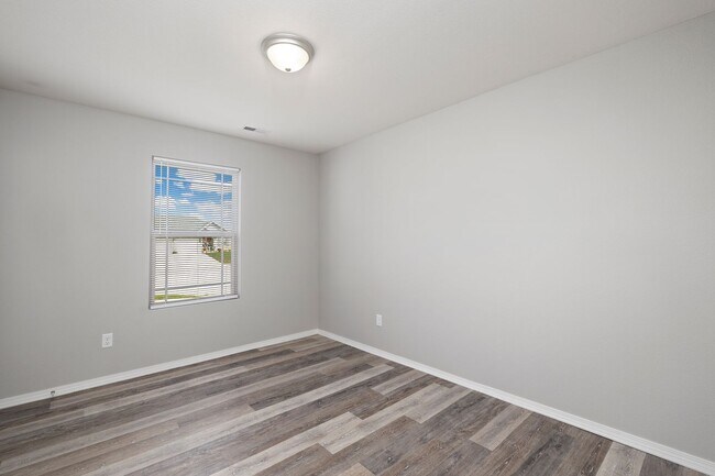 Building Photo - 1119 S Calabria Ave