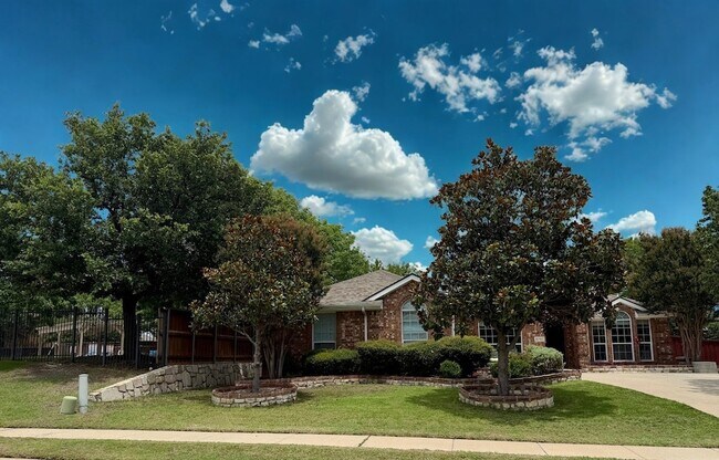 Building Photo - 15760 Scenic Rd