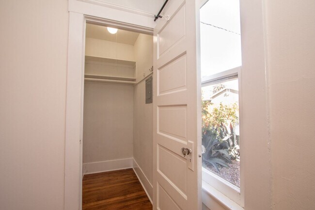 Building Photo - Charming North Park 2 Bedroom with Washer/Dryer, Backyard & Parking!