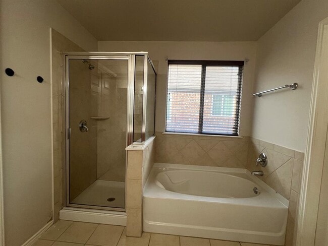 Building Photo - 9504 Castle Pines Dr