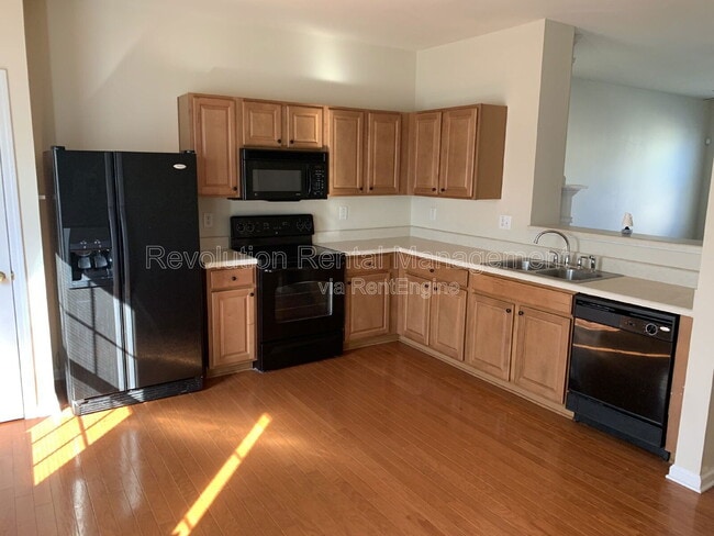 Building Photo - 6800 Blackstone Pl