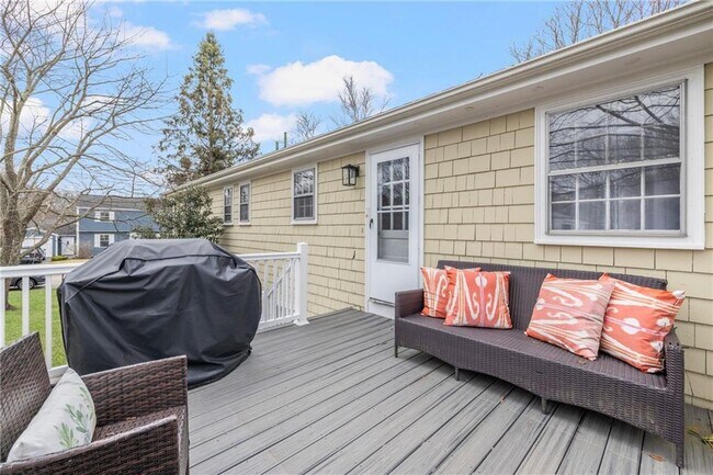 Building Photo - 384 Valley Rd