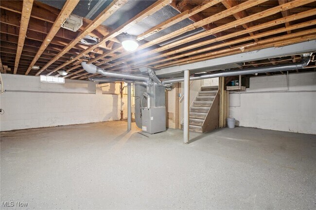 Building Photo - 5337 Hollywood Ave