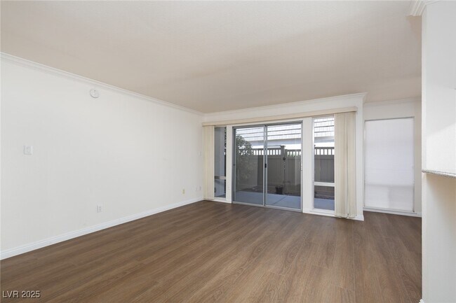 Building Photo - 753 Oakmont Ave