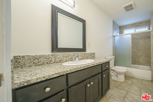 Building Photo - 154 E 84th Pl