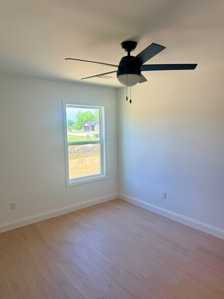 Building Photo - 123 Beechwood Ln
