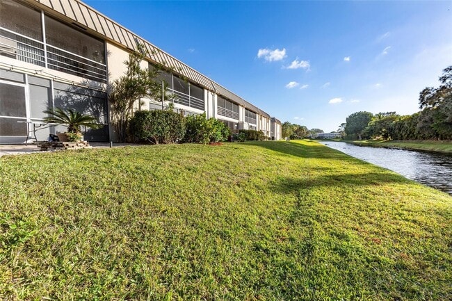 Building Photo - 10693 N Military Trl