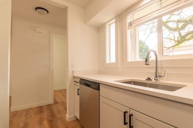 Building Photo - 506-510 SE 46th Ave