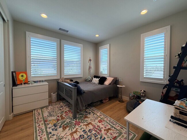 Building Photo - Elegant Rancho Mission Viejo Home with Open Floor Plan