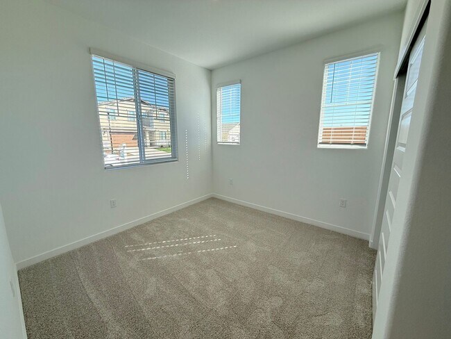 Building Photo - 10370 Bayson Wy