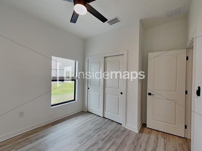 Building Photo - 1131 Abrams Blvd