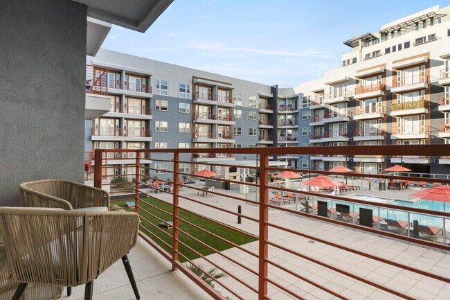 Building Photo - 390 N 2nd Ave