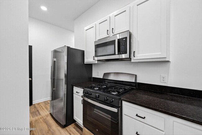 Building Photo - 508 Lilly Ave