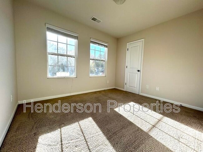 Building Photo - 303 Village Creek Way