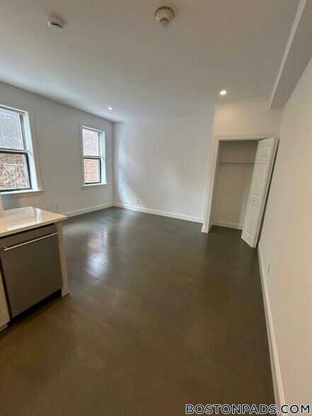 Building Photo - 11 Queensberry St
