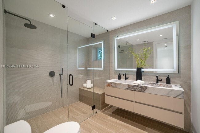 Building Photo - 19721 NE 23rd Ave