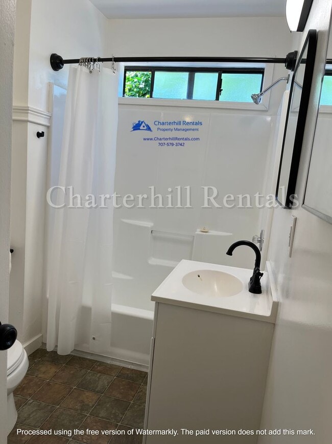 Building Photo - Move in special! Charming, updated home in...
