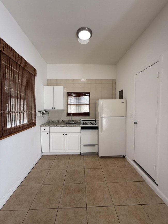 Building Photo - 242 NE 127th St