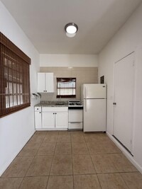 Building Photo - 242 NE 127th St