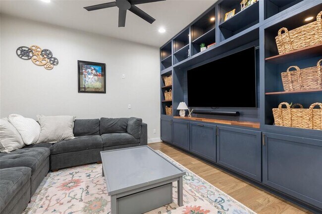 Building Photo - 1608 Carmine Dr