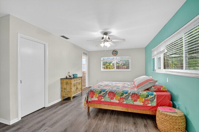 Building Photo - 113 Park Ln E