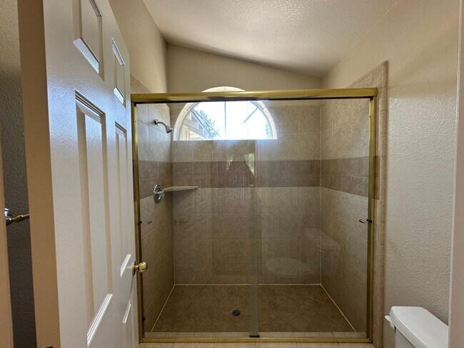 Building Photo - 2-Bedroom Home with Loft in Lakeridge Springs