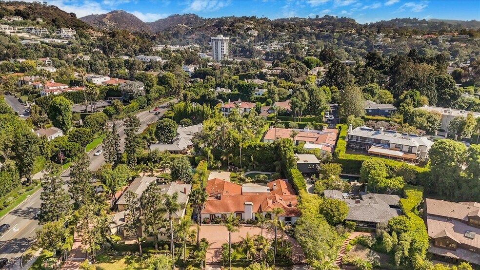 Building Photo - 114 S Layton Dr