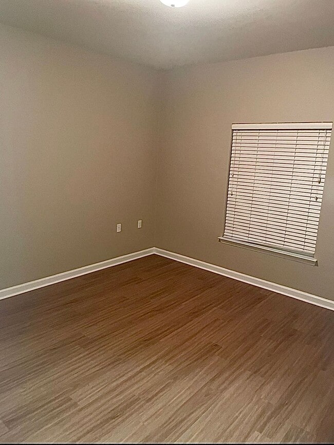 Building Photo - 4 BR/ 2 BA with 1 car garage home located in Villas at Pine Forest