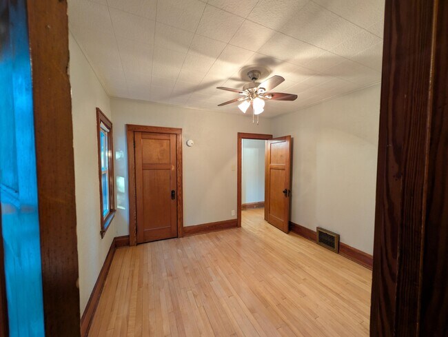 Building Photo - 1418 N 57th St