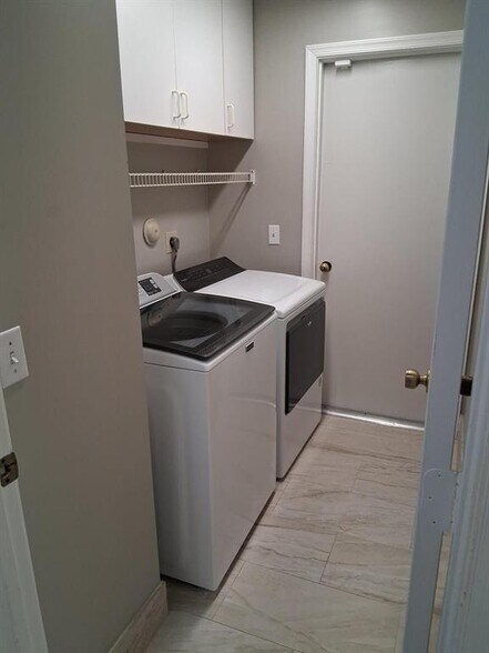 Building Photo - 4863 Chardonnay Dr