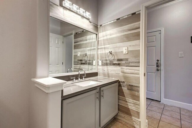 Building Photo - 4208 Rolling Water Dr