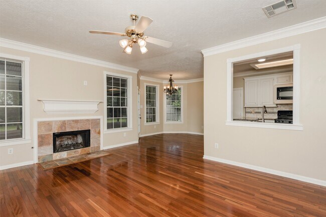Building Photo - 215 Sunset Ridge Dr