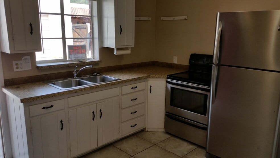 Stainless appliances - 528 N Olsen Ave