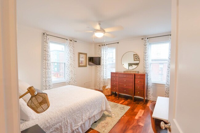 Building Photo - 1008 Tremont St