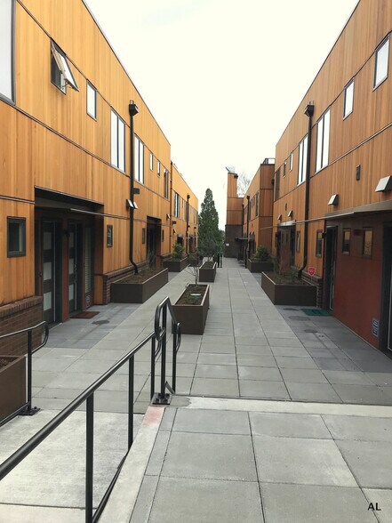 Building Photo - 3300 NE 65th St