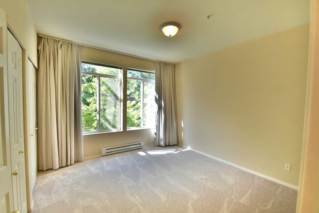 Building Photo - 2bd/1ba Lynnwood Condo