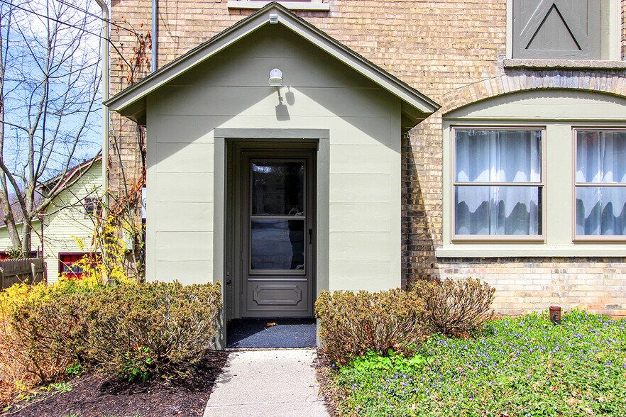 Building Photo - 2 Willets Pl
