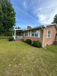 Building Photo - Find Your Slice of Serenity in the Country...