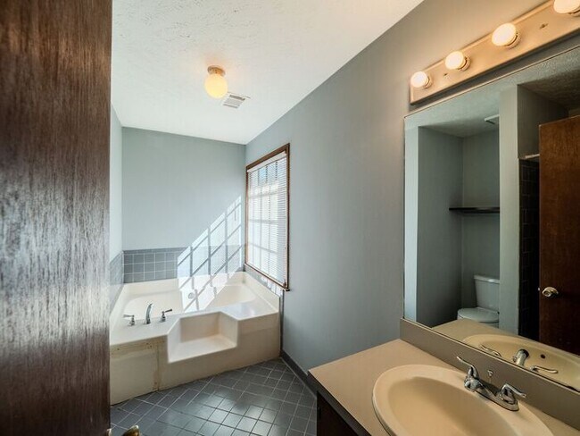 Building Photo - 1479 Millstream Trail NW