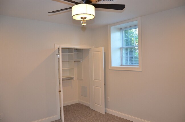 Building Photo - 6 Admirals Wy