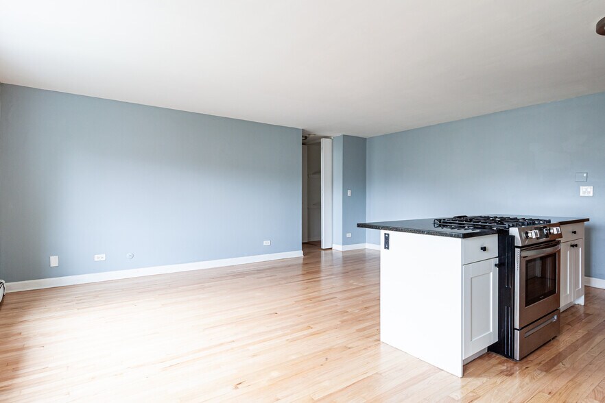 Building Photo - 655 W Grace St